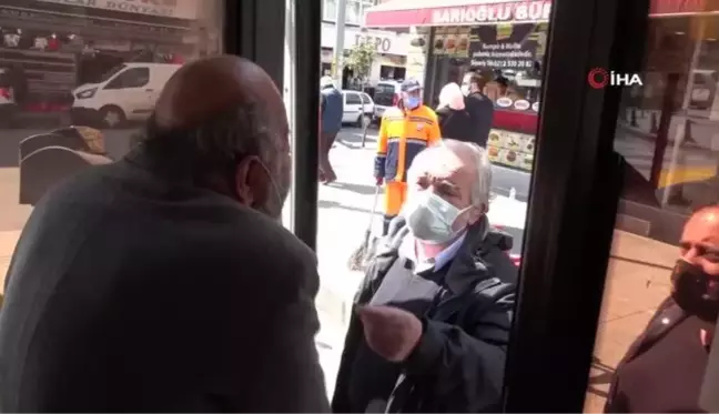 Yaşlı adam yasağa rağmen belediye otobüsüne binmek istedi