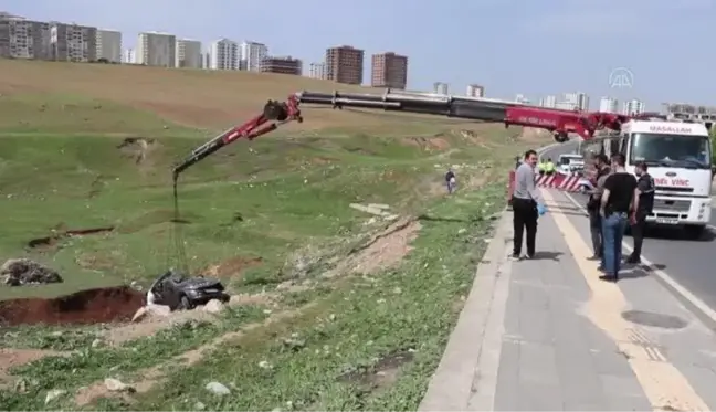 Şarampole devrilen pikabın sürücüsü hayatını kaybetti