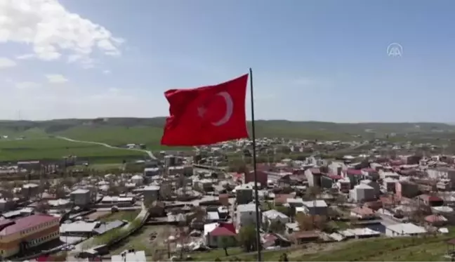 Öksüz ve yetim çocukların yüzü hayırseverlerin desteğiyle alınan bisikletlerle güldü