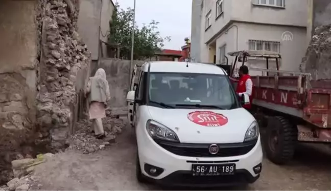 Türk Kızılay ve İHH, ihtiyaç sahibi yaşlı ve yetimlere yardımda bulundu