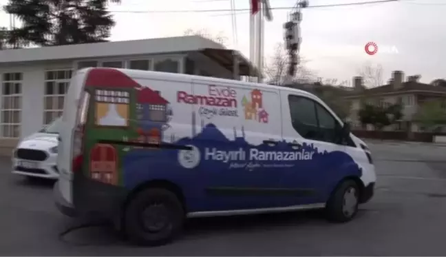 Beykoz'da taksici esnafı iftarda yalnız kalmadı, sıcak yemekler dağıtıldı