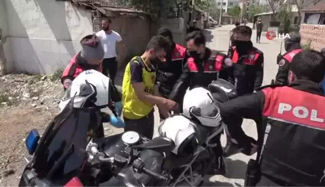 Son dakika haber! Çaldığı 30 bin TL ve altın dolu poşetle koşarken devriye gezen polis ekibinin önüne düştü