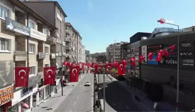 Nevşehir'de caddeler Türk Bayraklarıyla donatıldı