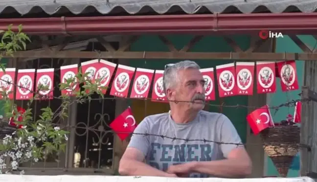 Adnan öğretmen, öğrencilerini bekliyor: 