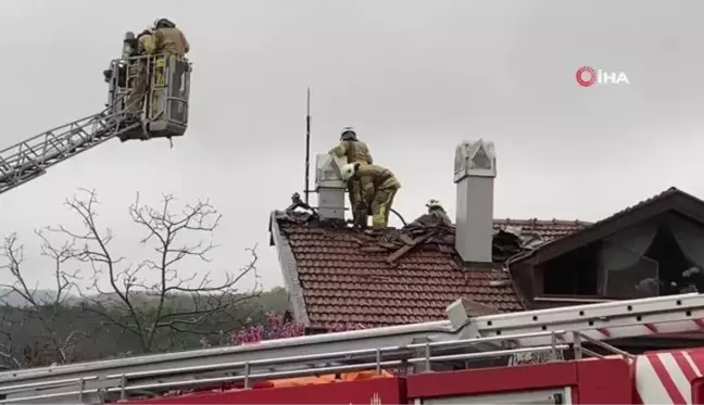 Sarıyer'de korkutan çatı yangını