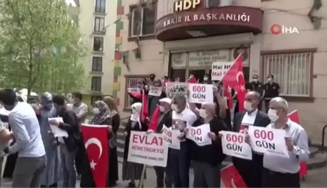 Kısıtlama kalktı, evlat nöbetindeki aileler soluğu HDP önündeki çadırda aldı