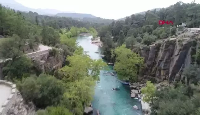 Doğa harikası kanyonlar turist bekliyor