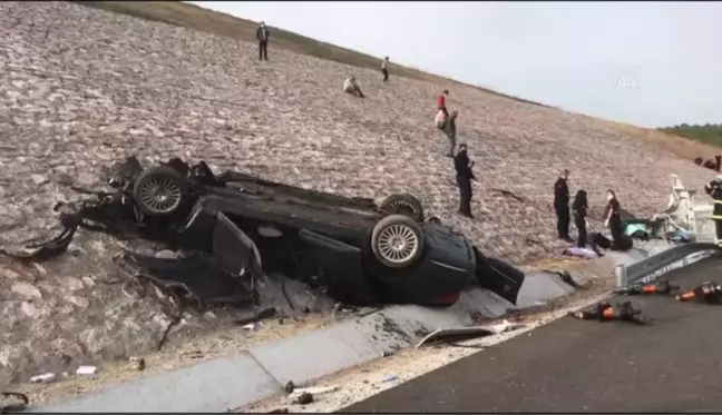 Son dakika haber | Kuzey Marmara Otoyolu'nda otomobilin devrilmesi sonucu 4 kişi öldü (4)