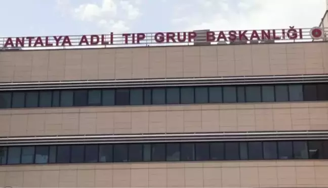 Burdur'da iş yerinde tüfekle öldürülen kadının cenazesi yakınları tarafından morgdan alındı