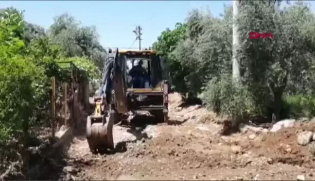 KOZAN'DA SAĞANAK HASARI, SU ÇEKİLİNCE ORTAYA ÇIKTI