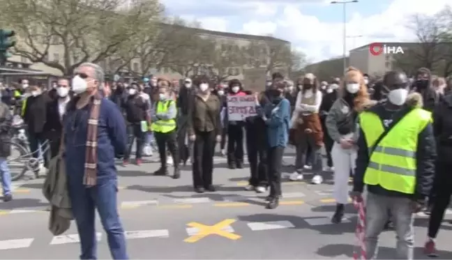 Almanya'da güvenlik kurumlarındaki ırkçı yapılanmaya karşı protesto