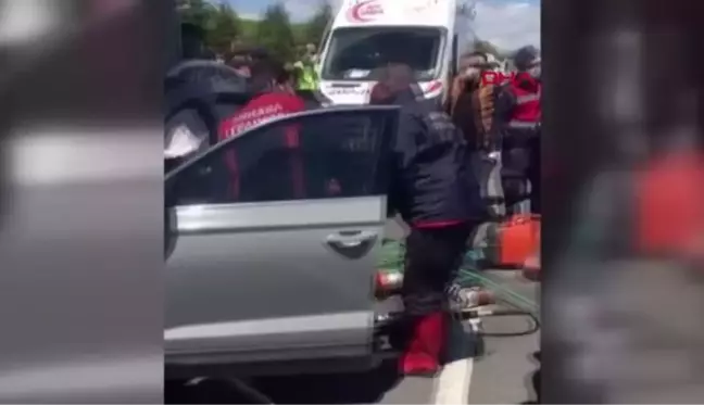 ANKARA TIR'A ÇARPAN OTOMOBİLDEKİ KARI- KOCA İLE BİR ÇOCUKLARI ÖLDÜ, 2 KİŞİ DE YARALANDI