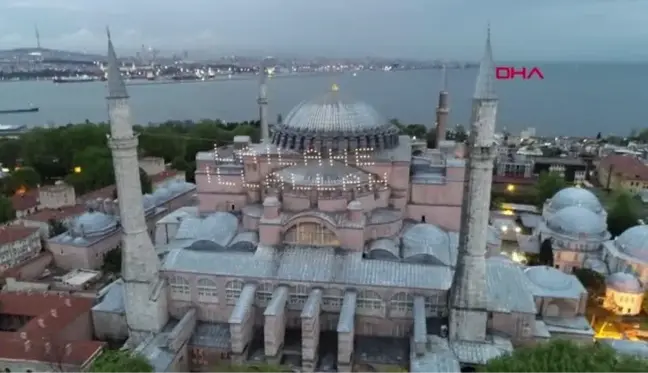 AYASOFYA CAMİİ'NDE KADİR GECESİ'NDE 'LA İLAHE İLLALLAH' MAHYASI YAKILDI- Havadan görüntülerle