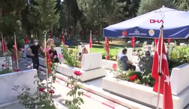 Adana'da şehitliklerde hüzünlü bayram arifesi