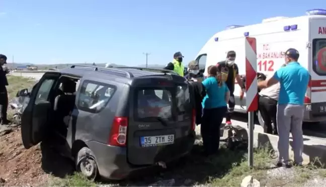 Hafik'te trafik kazası: 3 yaralı