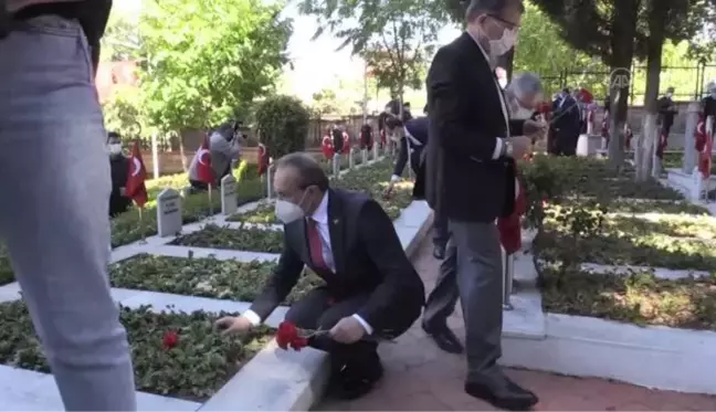 Ramazan Bayramı arifesinde şehitlik ziyaretleri