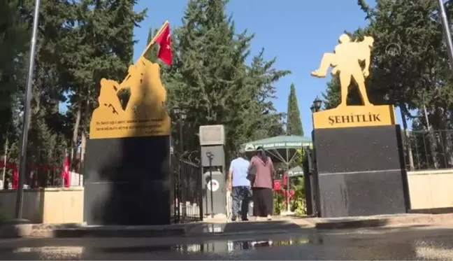 Son dakika haberi! Şehitlikte hüzünlü Ramazan Bayramı arifesi - Şehit oğlunun mezarını görüntülü arama ile gören anne