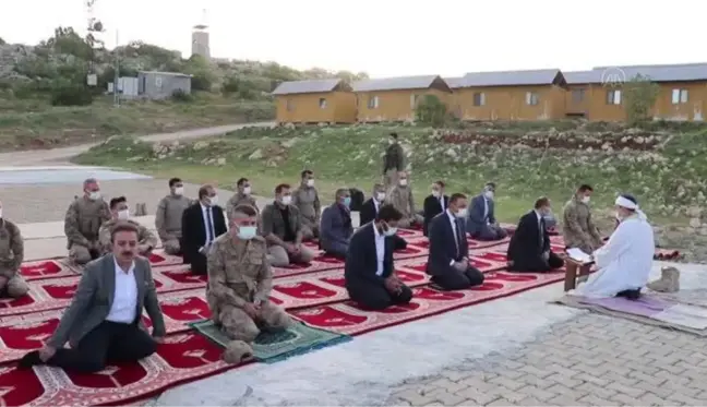 Son dakika haberi... Terörle mücadelede görevli askerler, bayram namazını üs bölgesinde kıldı