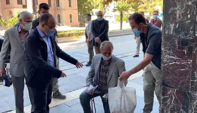 Validen gönüllere dokunan hareket, hepsini satın aldı evine gönderdi