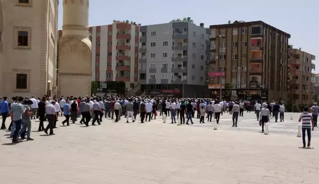 Son dakika gündem: - Mardin'de İsrail'in saldırıları sonucu hayatını kaybeden Filistinliler için giyabi cenaze namazı kılındı