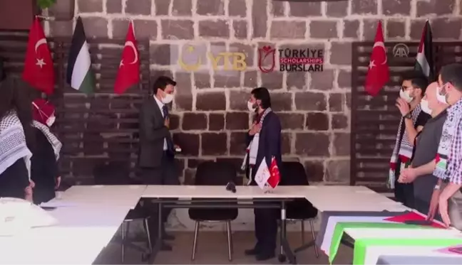 YTB Başkanı Eren Filistinli bursiyerlerle bir araya geldi