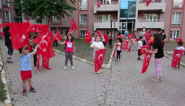 Saat 19.19'da İstiklal Marşı okundu