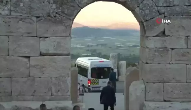 Son dakika haberleri | Bakan Kurum, Kibyra Antik Kenti'nde incelemelerde bulundu