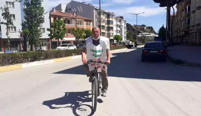 İsrail'i protesto için bisikletiyle yola çıktı