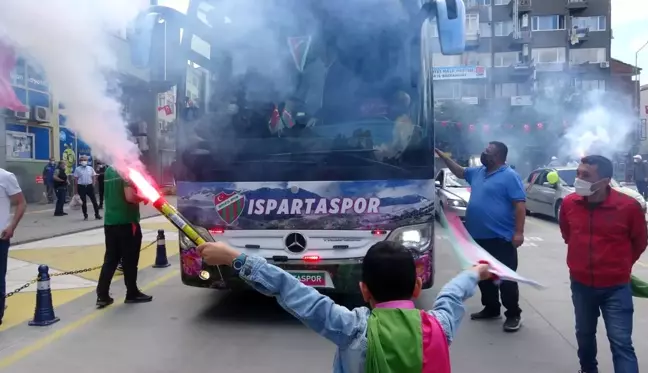 Isparta 32 Spor'a final maçı öncesi coşkulu uğurlama