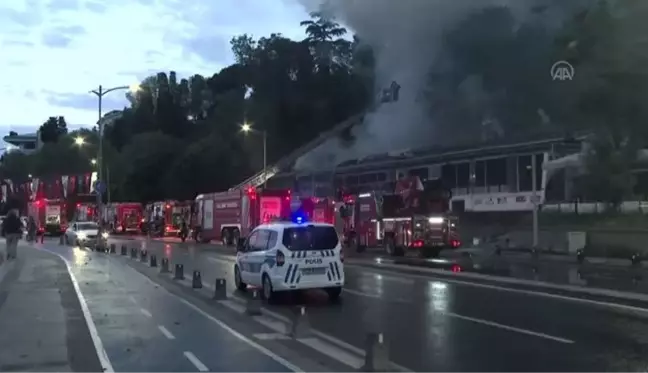 Son dakika... Üsküdar'da kafede çıkan yangın söndürüldü