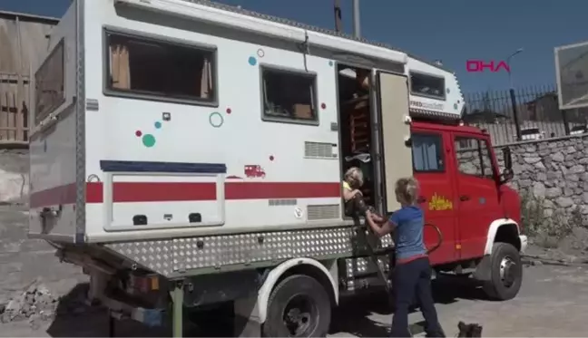 HAKKARİ ALMAN COĞRAFYACI VE AİLESİ HAKKARİ'YE HAYRAN KALDI