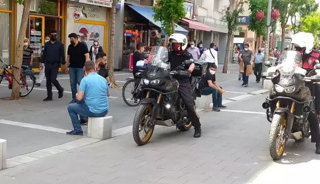 Uşak'ta motosikletli polisler vatandaşları uyardı