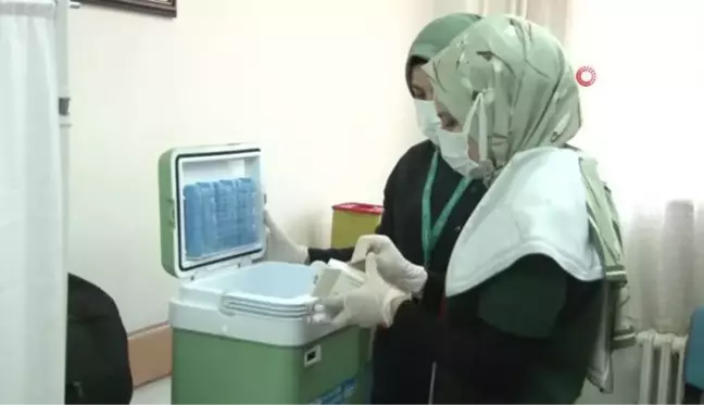 Aşı timleri sahada... Önce ikna ediyor sonra aşı yapıyorlar