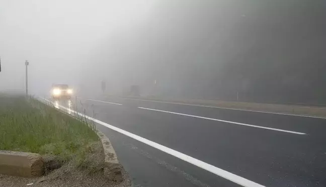 Bolu Dağı'nda sağanak ve sis nedeniyle görüş mesafesi 25 metreye kadar düştü