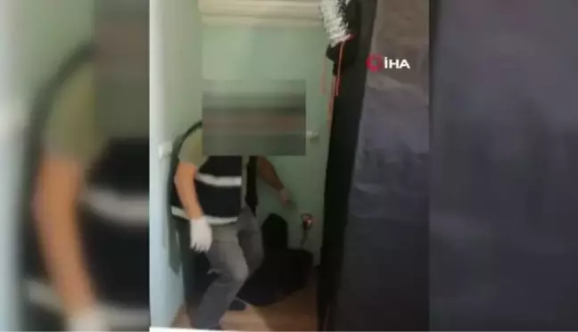 Elbise dolabına baca yaparak esrar maddesi ürettiler