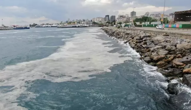 Bostancı Sahili'nde deniz salyası yoğunluğu su altı kamerasıyla görüntülendi