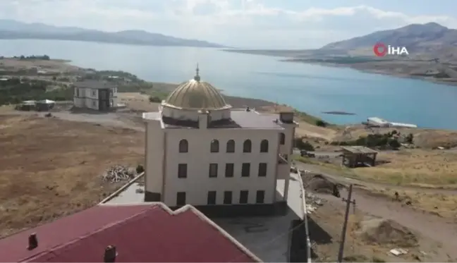 Baraj manzaralı cami, para bitince minaresiz kaldı