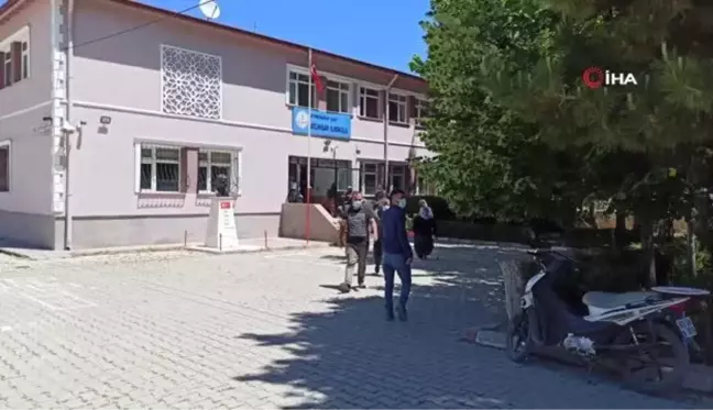 Atlıhisar Köyü'nde muhtarlık seçiminde 6 aday kıyasıya mücadele veriyor