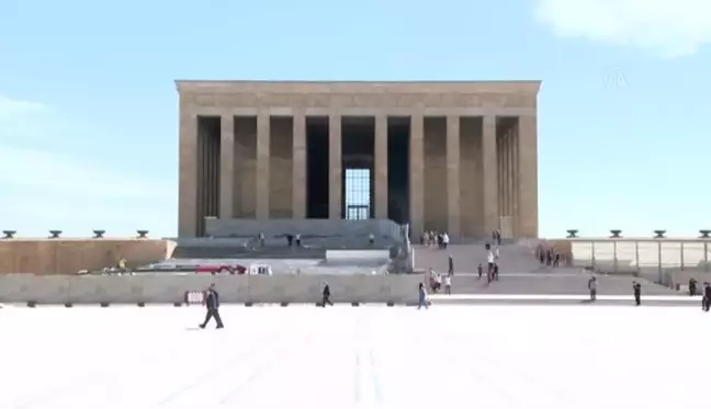 Son dakika haberi... Adalet Bakanı Gül, HSK üyeleri ile birlikte Anıtkabir'i ziyaret etti