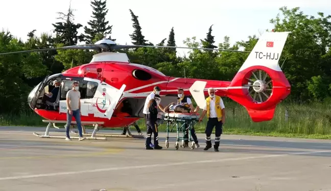 Son dakika haber! Kiraz ağacından düşen çiftçi, ambulans helikopterle hastaneye sevk edilince devlete teşekkür etti