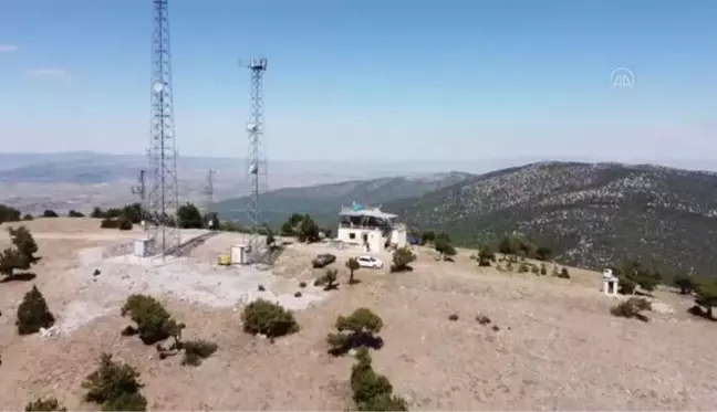 Akdağ tepesinde baba oğul yangına karşı 24 saat nöbet tutuyor