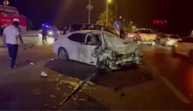 ALANYA'DA OTOMOBİLLE KAMYON ÇARPIŞTI: 2 YARALI