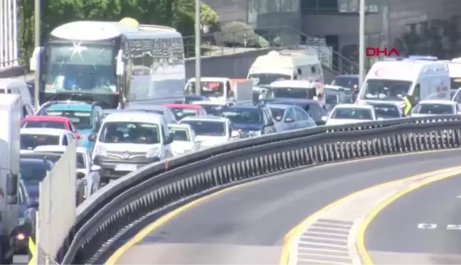 Kısıtlamasız cumartesi gününde trafik yoğunluğu