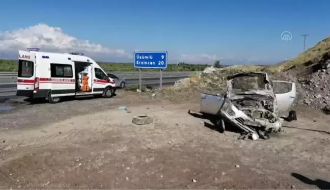 Son dakika! Devrilen kamyonette sıkışan 3 kişi çevredekilerin yardımıyla kurtarılarak hastaneye kaldırıldı