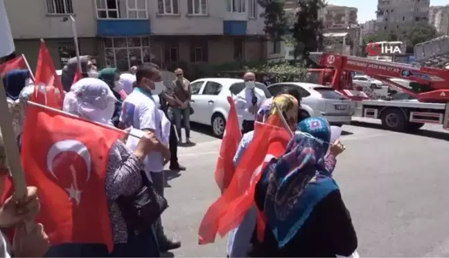 Almanya'da evlat nöbetini tek başına sürdürüyordu, Diyarbakır'a gelip HDP önündeki ailelerle buluştu