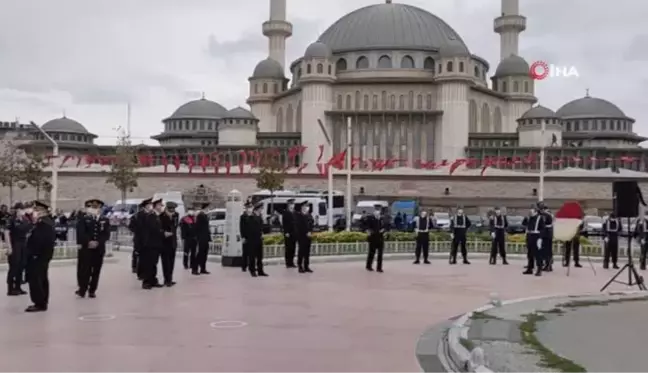 Son dakika haber: Jandarma'nın 182'nci kuruluş yılında Taksim Cumhuriyet Anıtı'na çelenk bırakıldı