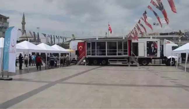 Mobil aşı tırıyla randevusuz aşı uygulamasına yoğun ilgi