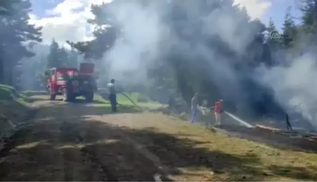 KASTAMONU - Çıkan yangında bir ev ve ahır zarar gördü