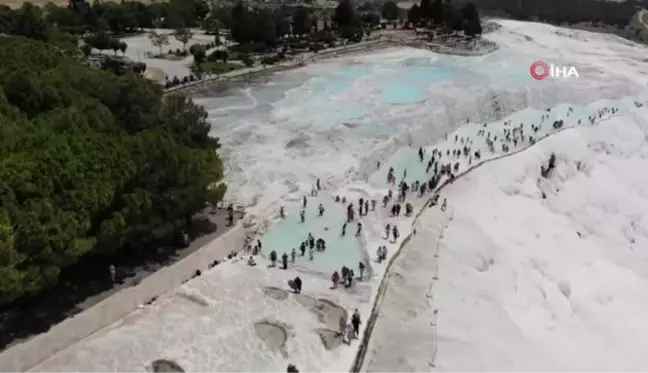 Beyaz cennet Pamukkale'ye yerli ve yabancı turistlerden yoğun ilgi