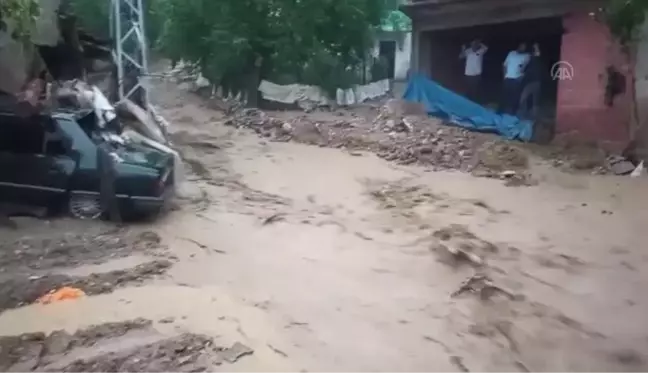 Sağanak nedeniyle 2 köyde sel meydana geldi, tarım arazileri zarar gördü